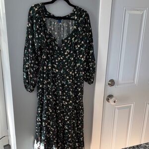 Chic Floral Long Sleeve Dress in Dark Green